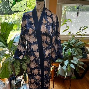 adonna Kimono satin robe as small for Chico